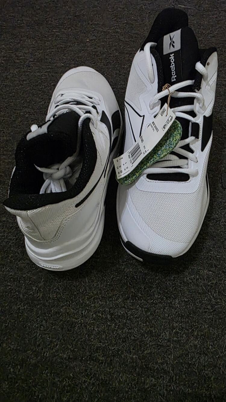 Reebok More Buckets Men's Basketball Shoes GY5462 White Black Size 7 NWT